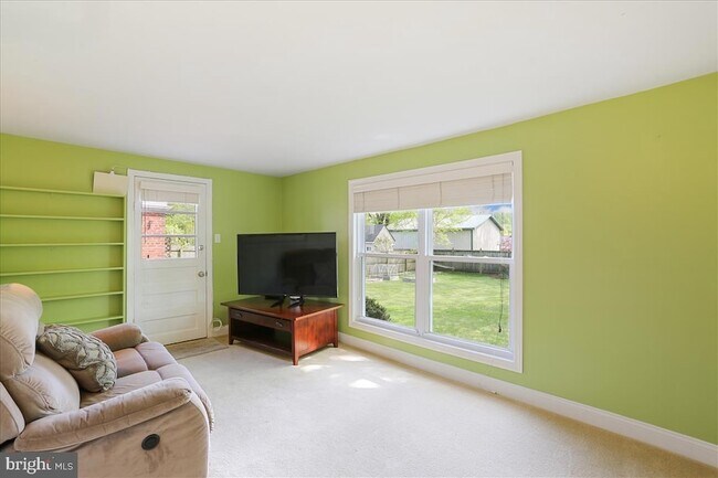 Building Photo - 1806 Arcola Ave
