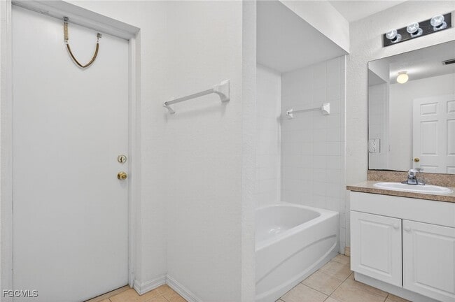 Building Photo - 1101 NW 24th Ave