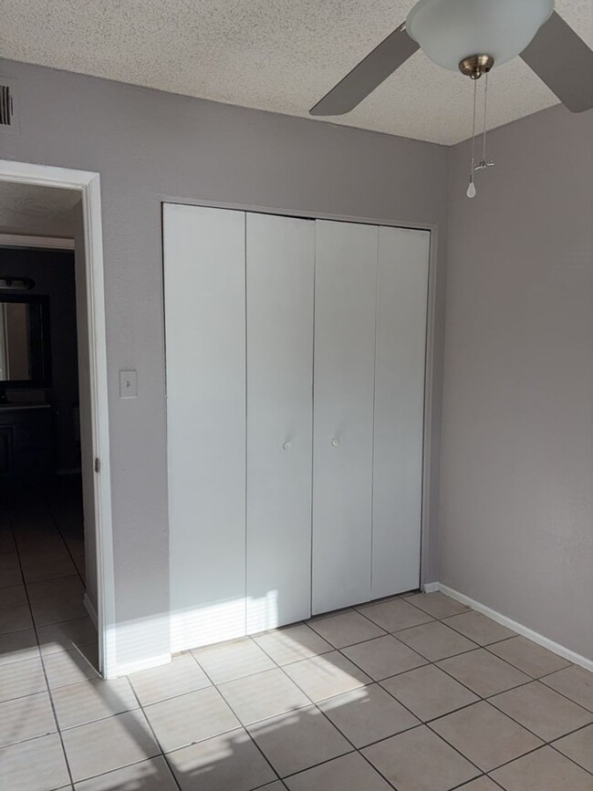 Building Photo - 3 bed 2 bath in Phoenix!!  Ready for Move In!