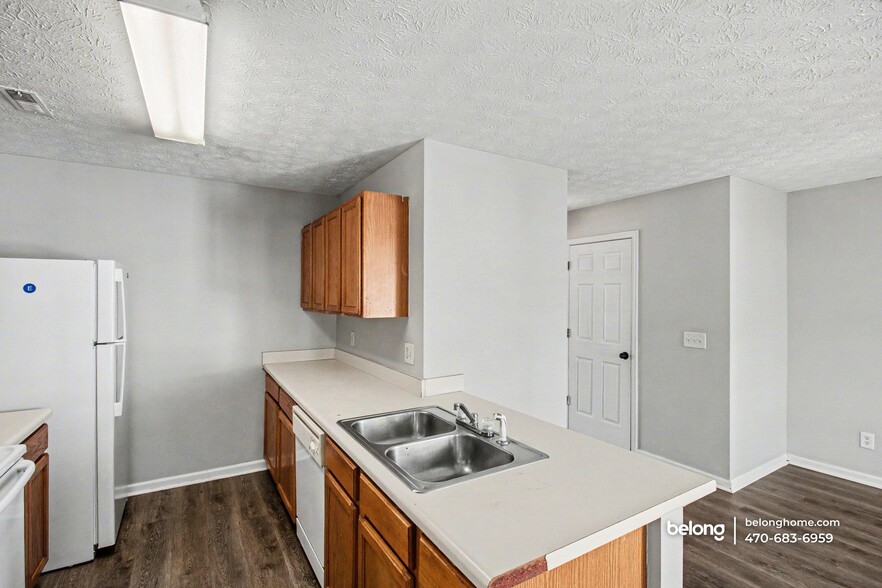 Building Photo - 5876 Strathmoor Manor Cir