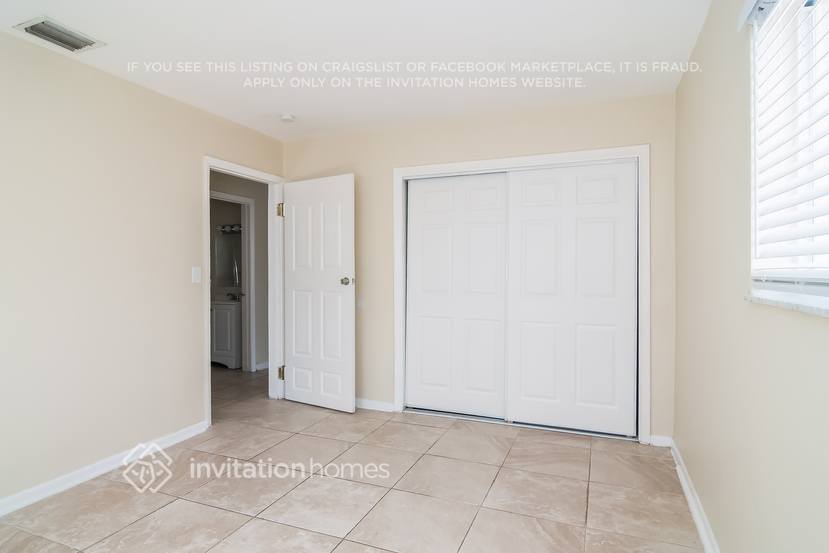 Building Photo - 5811 SW 54th Terrace