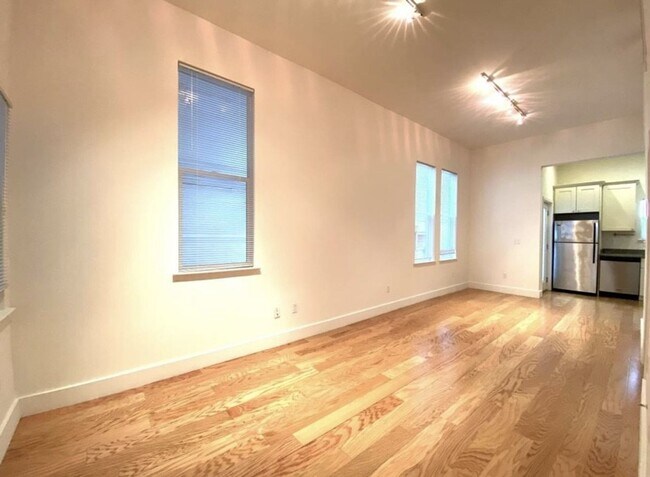Building Photo - 372 29th St