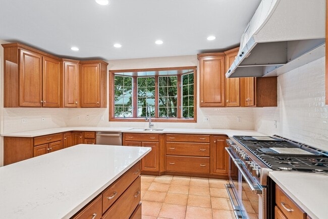 Building Photo - 282 High St