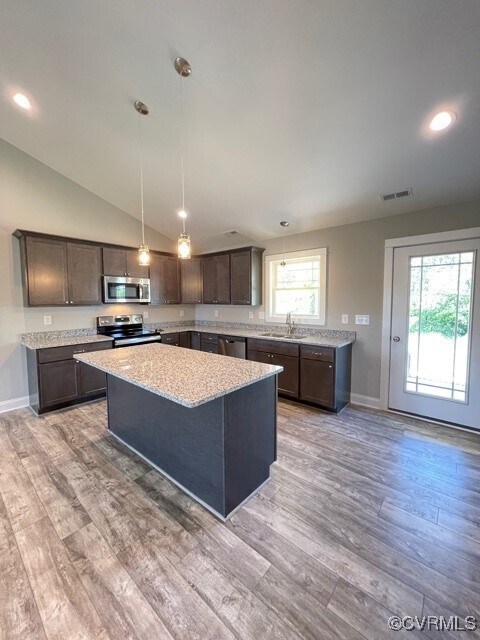 Building Photo - 104 Mitchells Ln