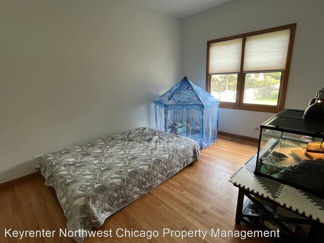 Building Photo - 5 br, 3.5 bath House - 7 W Sandstone Ct