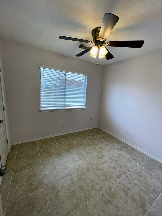Building Photo - 4010 Bealey Ln