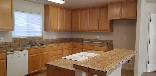 Building Photo - NIN322