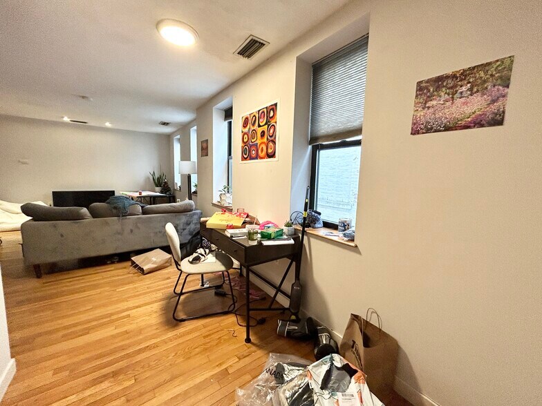 Building Photo - 71 Gainsborough St