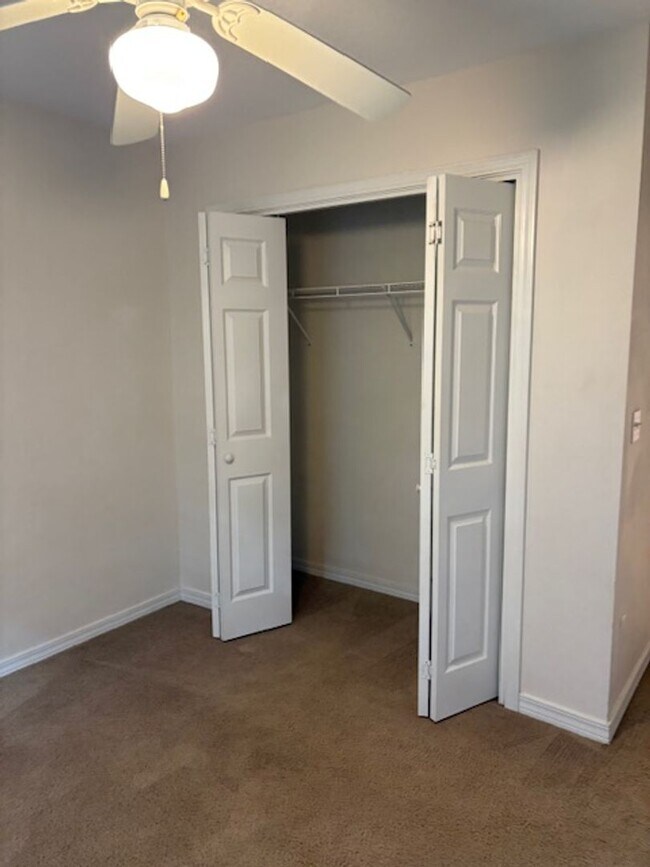 Building Photo - 1833 Sundown Dr