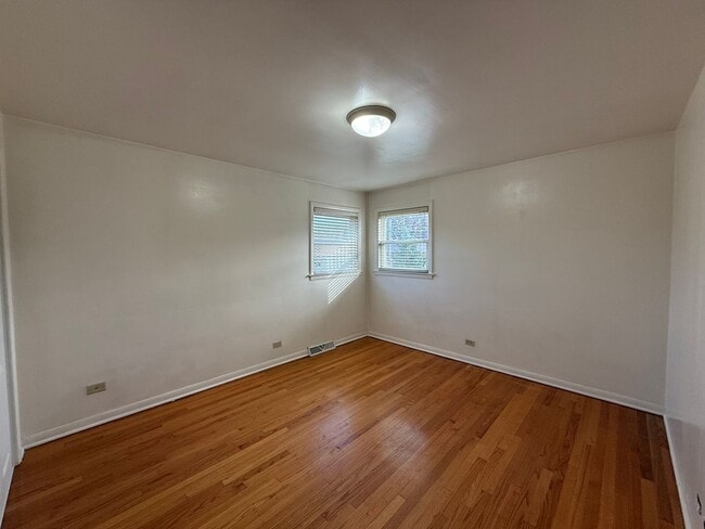 Building Photo - 3bed/2bath Home Fenced Yard Deck 2 Car Garage