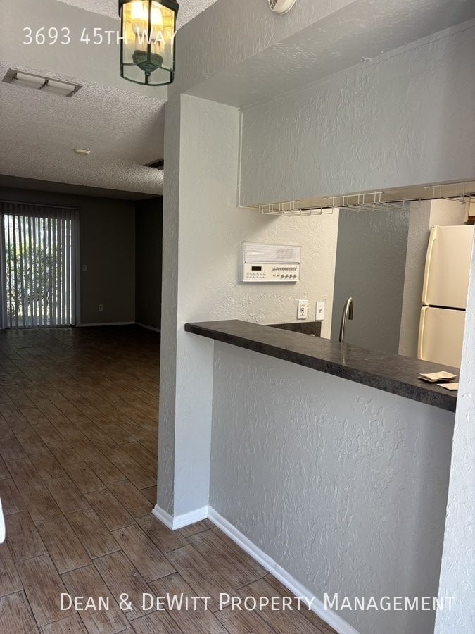 Building Photo - 2 Bed/1 Bath