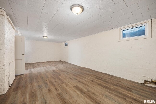 Building Photo - 400 E Virginia Ave