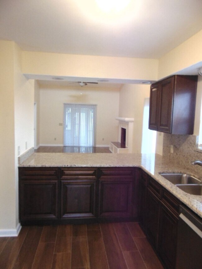 Building Photo - Venetian Villa 2 Bedroom 2 Bath 2 Car Garage w/Waterview!