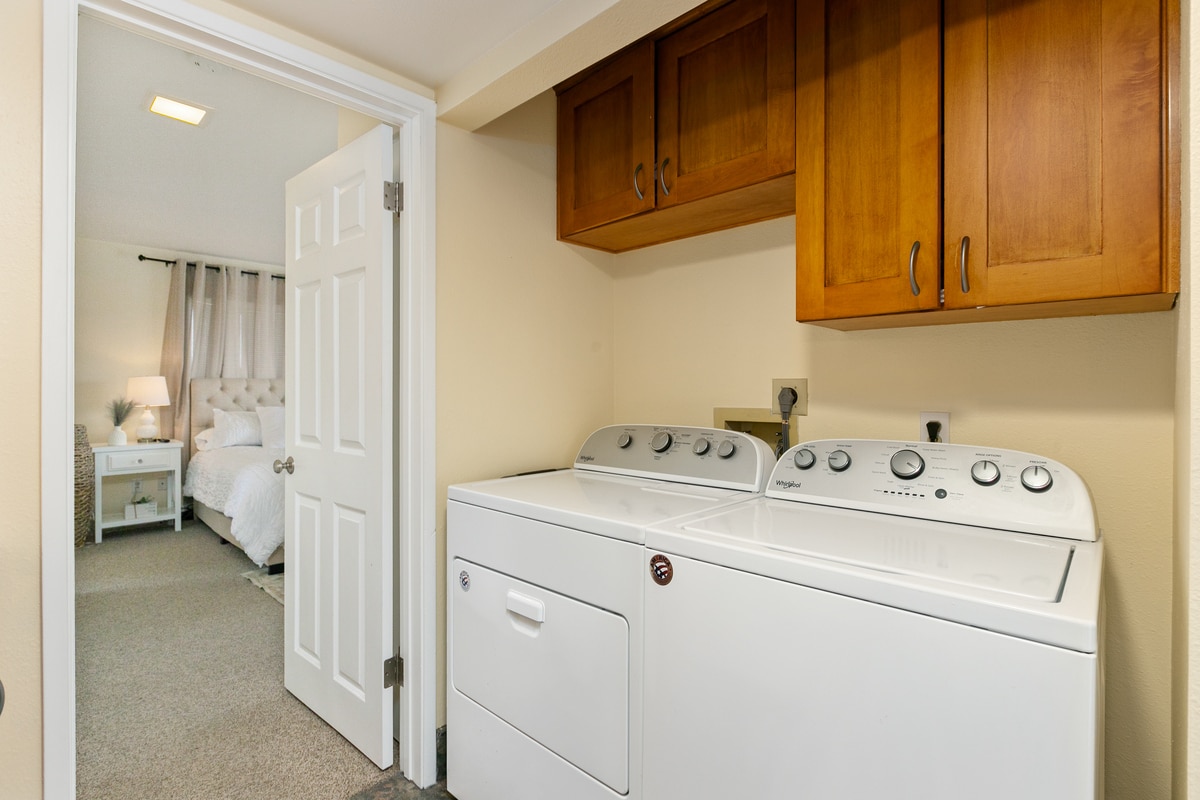 full size washer and dryer in unir - 184 Date Ave