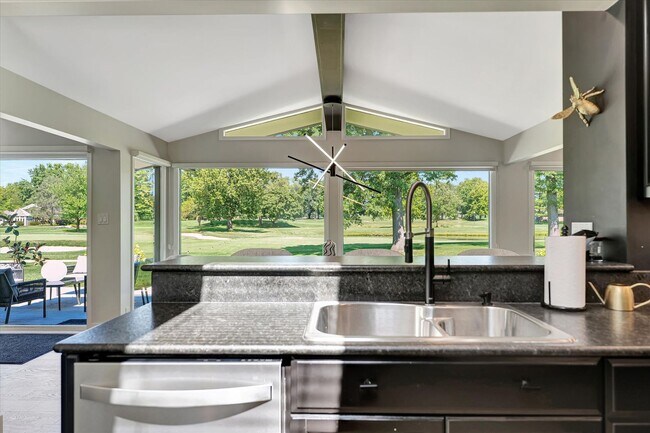 Building Photo - Luxury Ranch House on Champaign Country Club