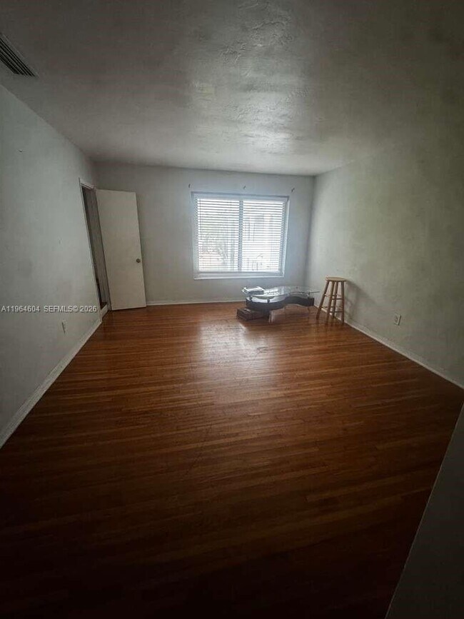 Building Photo - 8110 Crespi Blvd