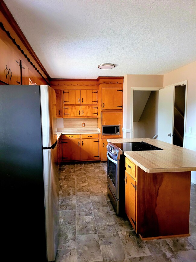 Building Photo - 109 Evergreen Ln