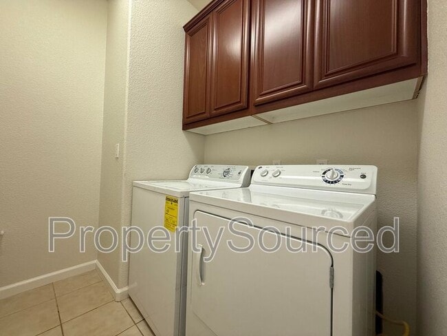 Building Photo - 1720 Dalia Ln