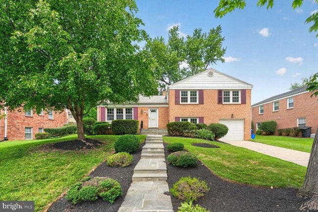 Building Photo - 6035 Chatsworth Ln