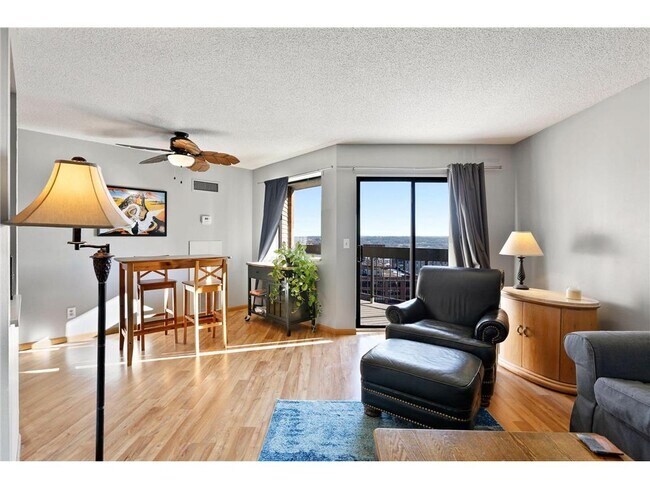 Primary Photo - 78 10th St E