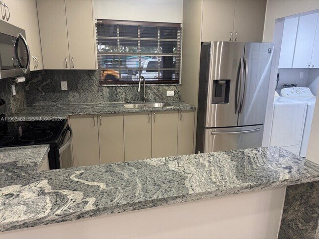 Building Photo - 7541 Miramar Pkwy