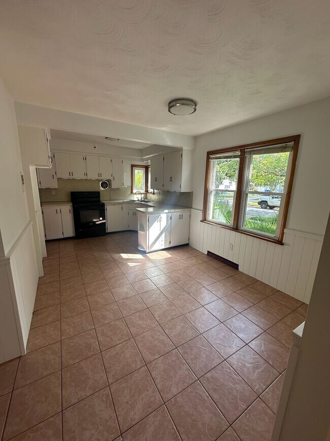 Building Photo - 2 Bed 1.5 Bath Home For Rent - FIRST MONTH FREE With 13 Month Lease