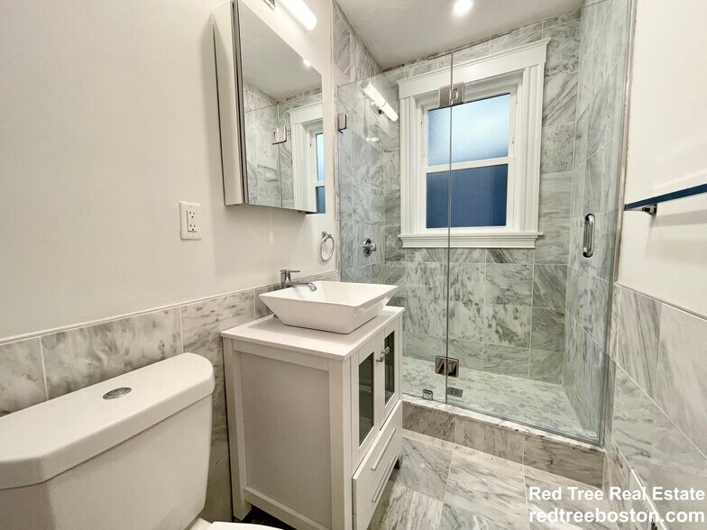 Building Photo - 68 Bakersfield St