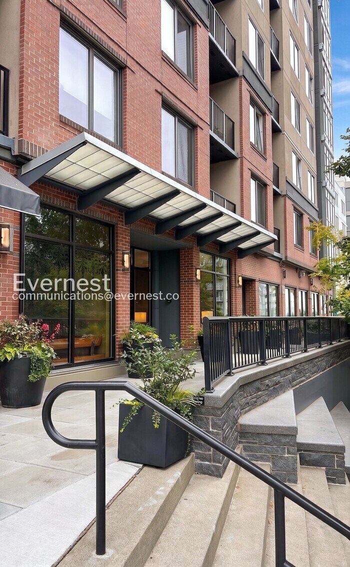 Building Photo - 2721 1st Ave