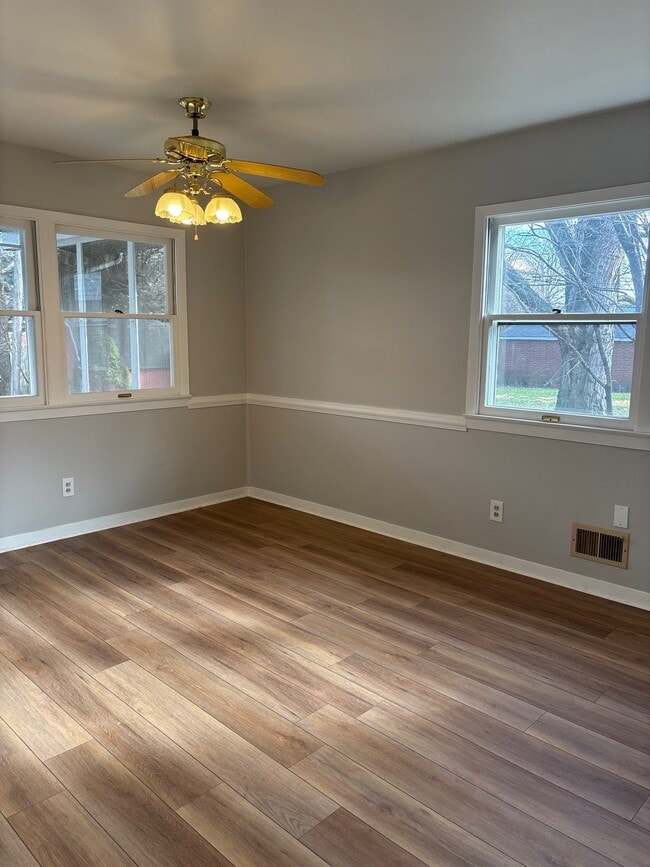 Building Photo - 1305 Abbeywood Rd