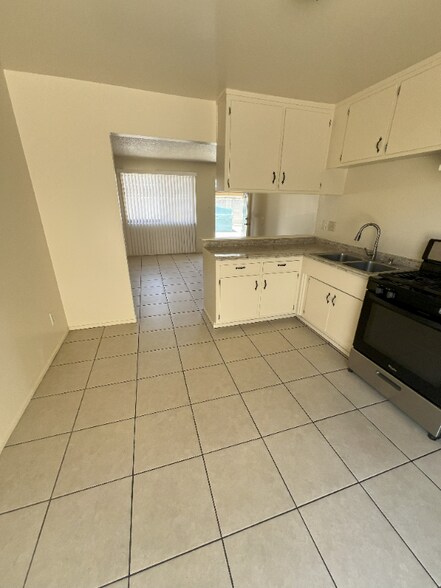 Building Photo - 224 E Granger Ave