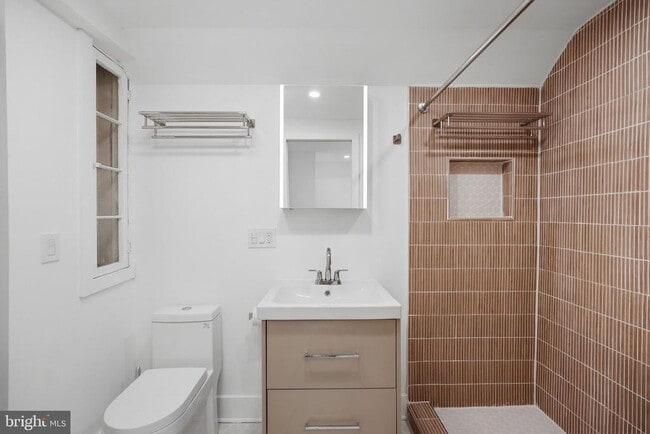 Building Photo - 2028 Tunlaw Rd NW