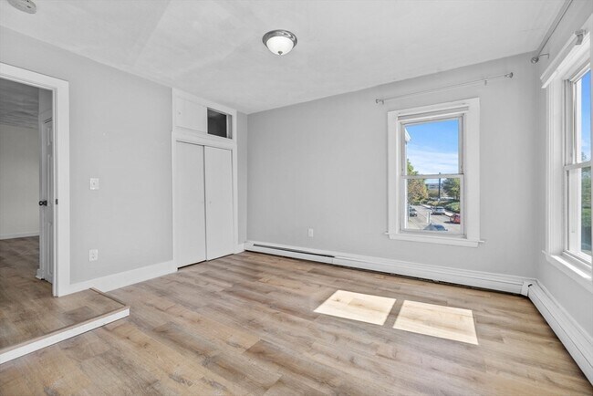Building Photo - 300 Marginal St