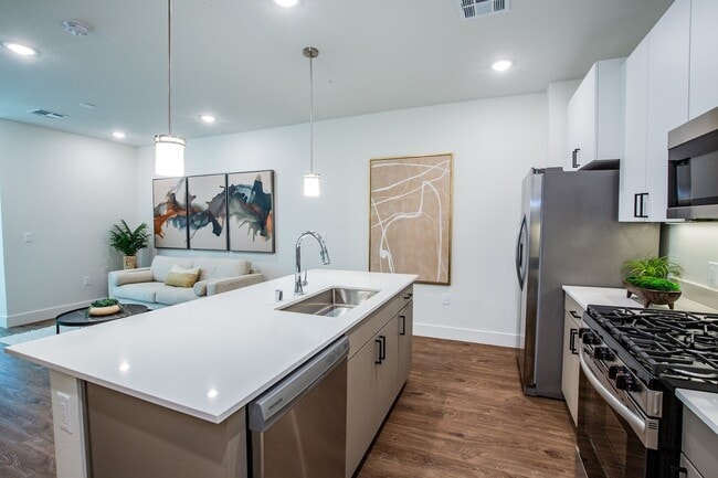 Building Photo - North Ridge