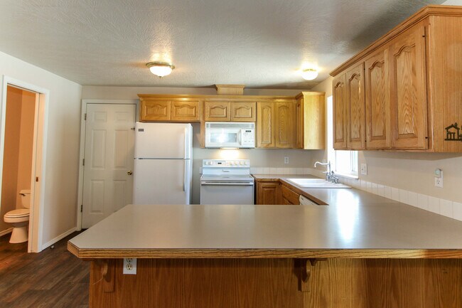 Building Photo - Fantastic 4-Bedroom, 3.5-Bath Home In Great Neighborhood!