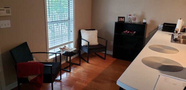 Building Photo - 1064 N Montgomery St