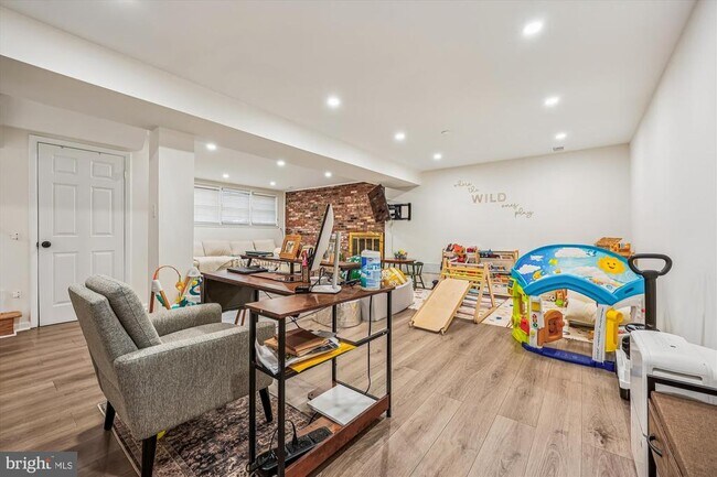 Building Photo - 11712 Seven Locks Rd