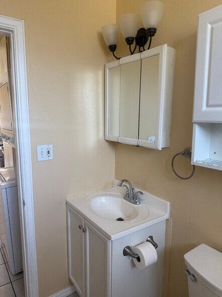 Building Photo - 2608 Manhattan Ave