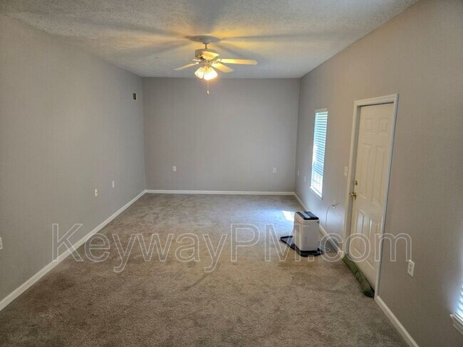 Building Photo - 5006 Fieldcrest Dr