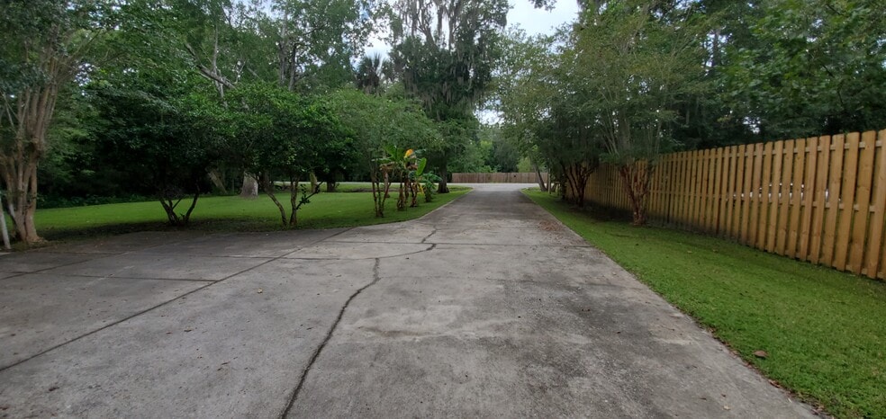 plenty of parking! - 6542 Sherry Ln