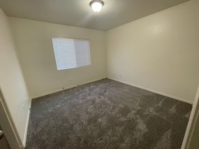 Building Photo - Victorville- Tanamera Home-  4 Bedrooms, 3...