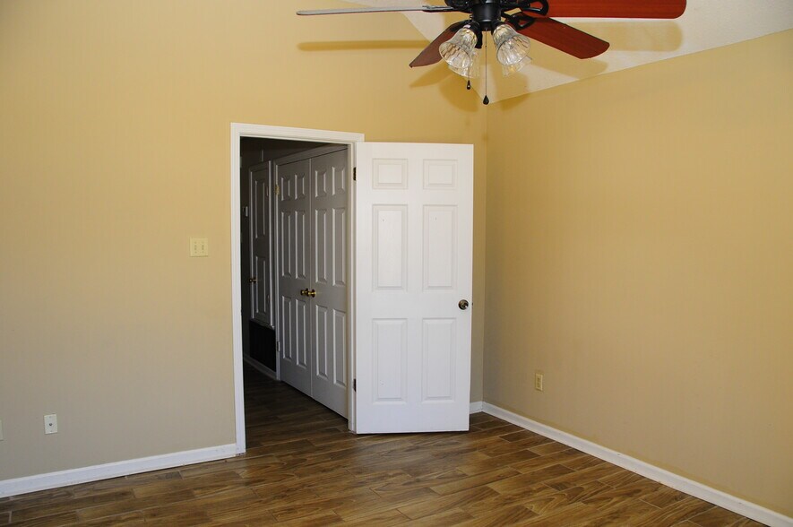 Master Bedroom - 6899 Lagrange Cir S