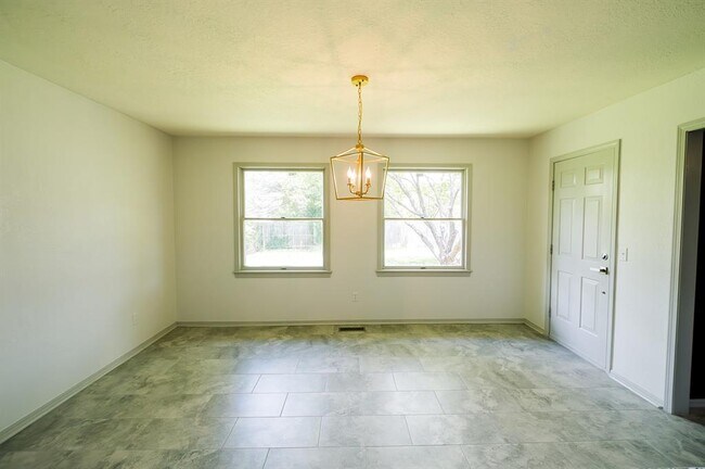 Building Photo - 3215 Woodsboro Dr