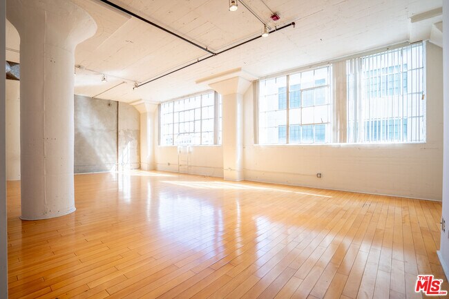 Building Photo - 420 San Pedro St