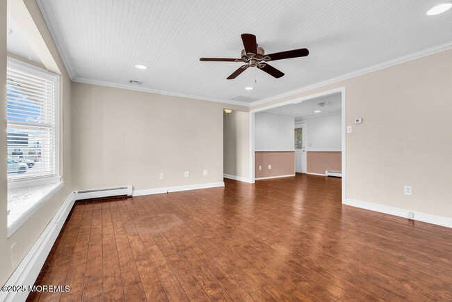 Building Photo - 918 Charles Dr