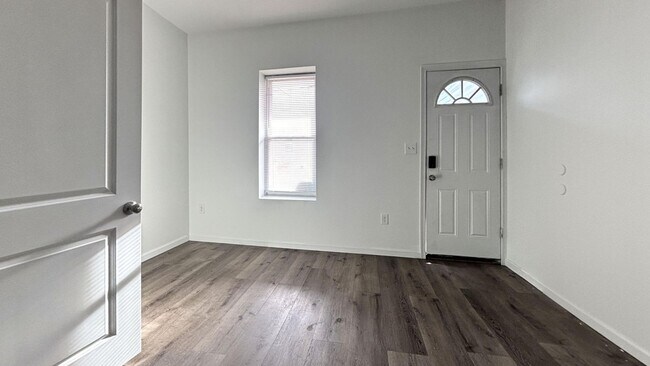 Building Photo - Modern Philly Townhouse w/ Luxury Finishes