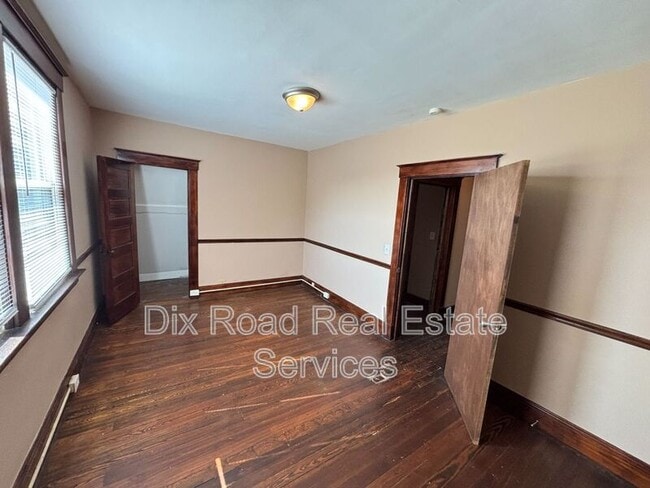 Building Photo - 11169 Maple St