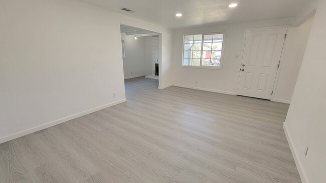 Building Photo - 6265 Wilma Ave