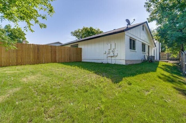 Building Photo - 9412 Quail Meadow Dr