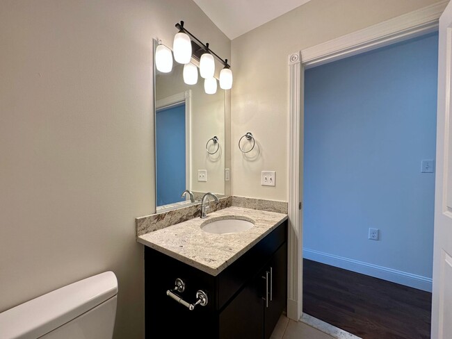 Building Photo - Charming  2Bed/2Bath in Patterson Park