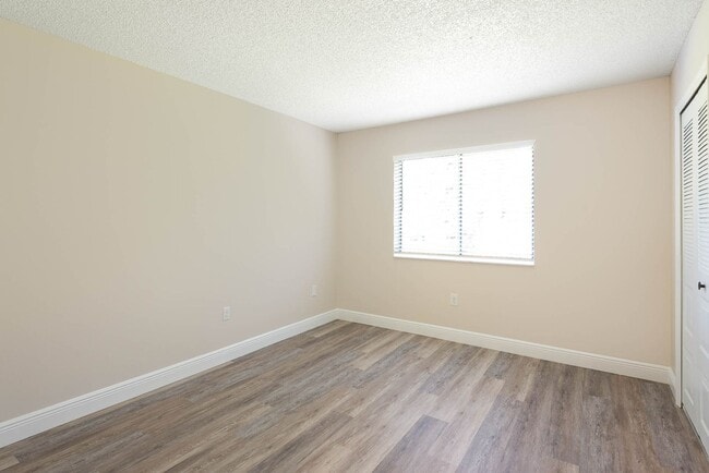 Building Photo - 2290-2296 Fox Hollow Dr.